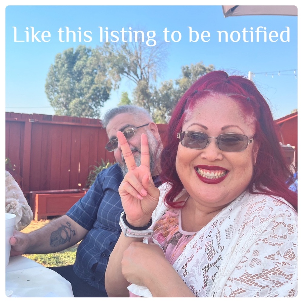 LIVE NOW! Like this listing to be notified when I go LIVE!!!